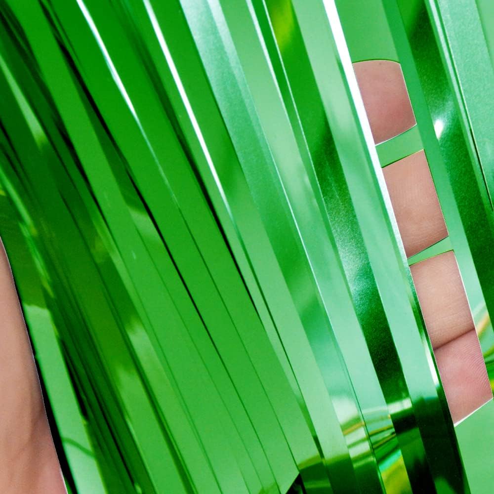 GOER 3.2 ft x 9.8 ft Metallic Tinsel Foil Fringe Curtains Party Photo Backdrop Party Streamers for St. Patrick's Day,Graduation,New Year Eve Decorations Christmas Wedding Decor (Green,3 Packs)
