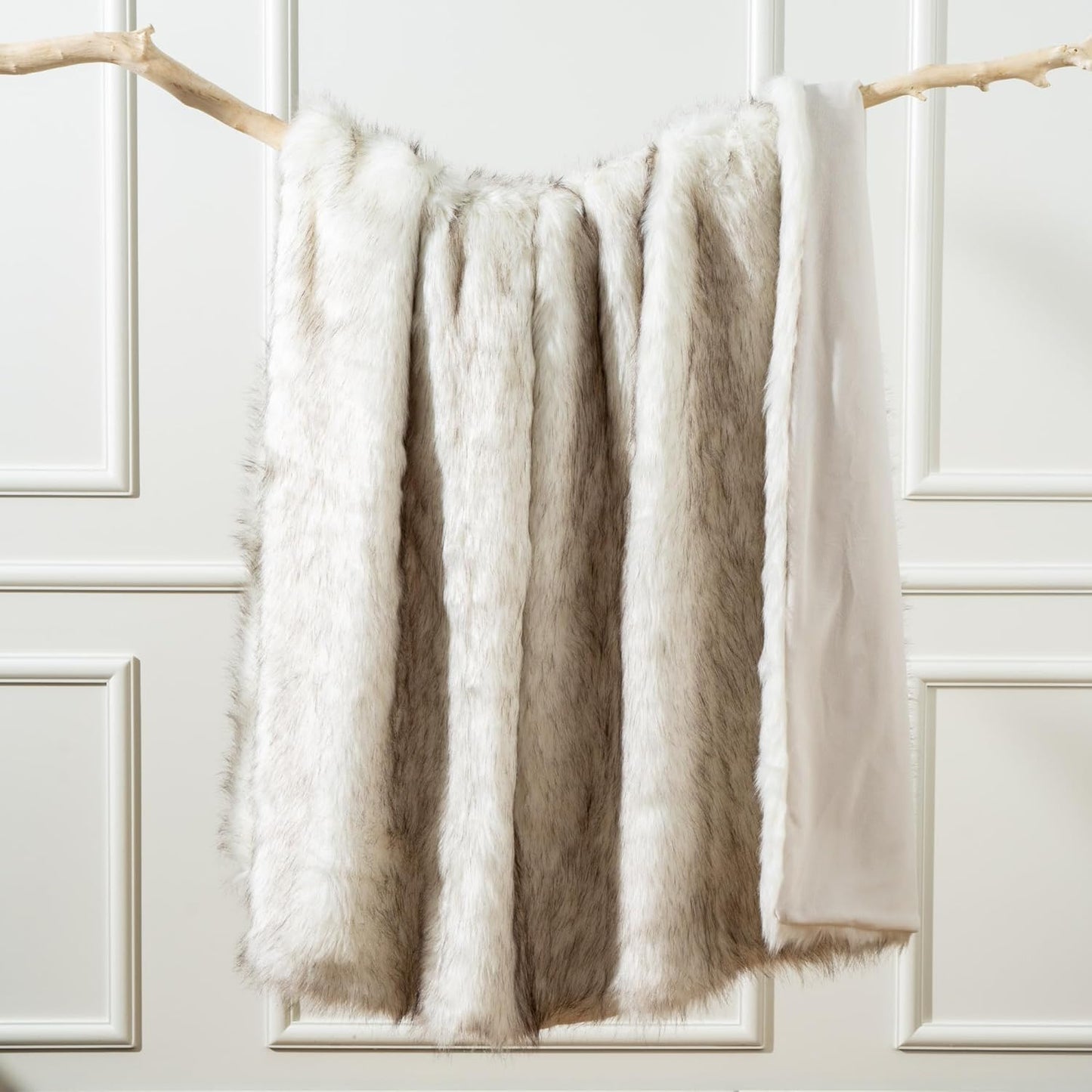 BATTILO HOME Luxury Ivory White Faux Fur Throw Blanket for Bed, Extra Large Super Soft Fluffy Cozy Fall Thick Warm Fox Fur Throw Blankets for Couch, Bed Reversible to Plush Velvet (60"x80")