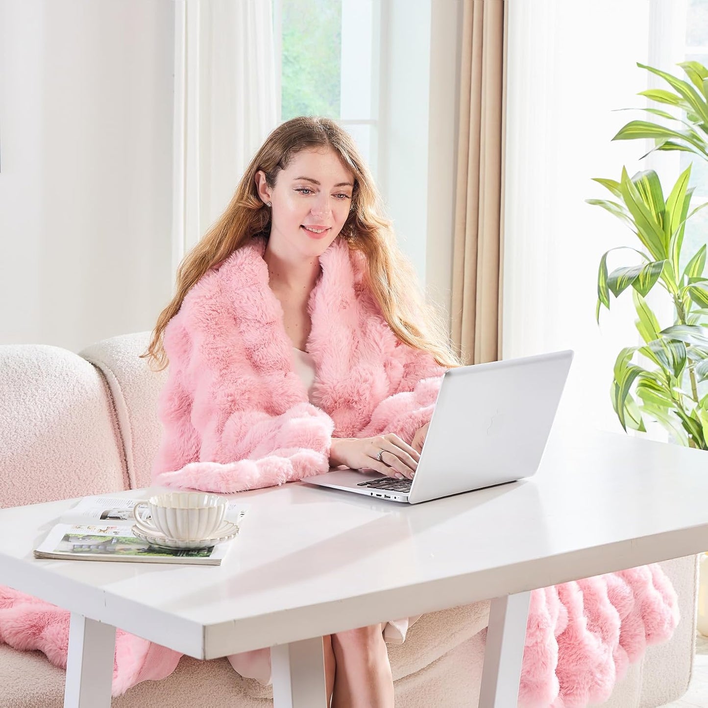 Lotus Karen Faux Fur Throw Blanket Pink - Big Bubble Rabbit Fluff Blanket for Couch, Small Fluffy Fuzzy Cozy Blanket,Thick Furry Plush Shaggy Blankets,50x60 Inches