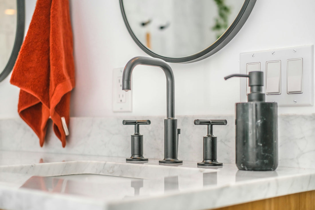 How to Create a Low-Maintenance Bathroom Cleaning Routine
