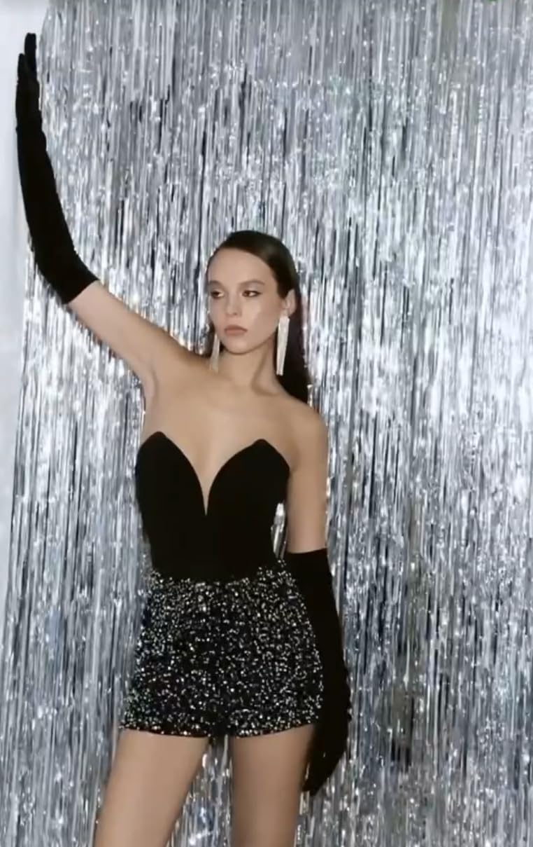 GOER 3.2 ft x 9.8 ft Metallic Tinsel Foil Fringe Curtains Party Photo Backdrop Party Streamers for Birthday,Graduation,New Year Eve Decorations Wedding Decor (Silver,1 Pack)