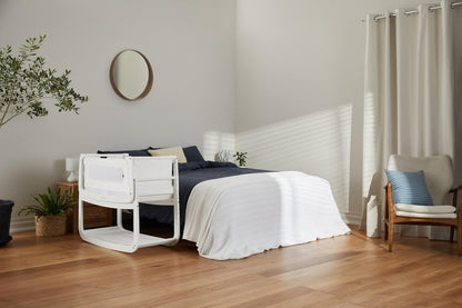 SnuzPod 4 Rocking Baby Bassinet Bedside Sleeper - Lightweight, Portable Bedside Bassinet, Lift Off Crib, Zip Down Wall, 3D Breathable Mattress, 6 Height Settings and Comfort Incline Mode, White