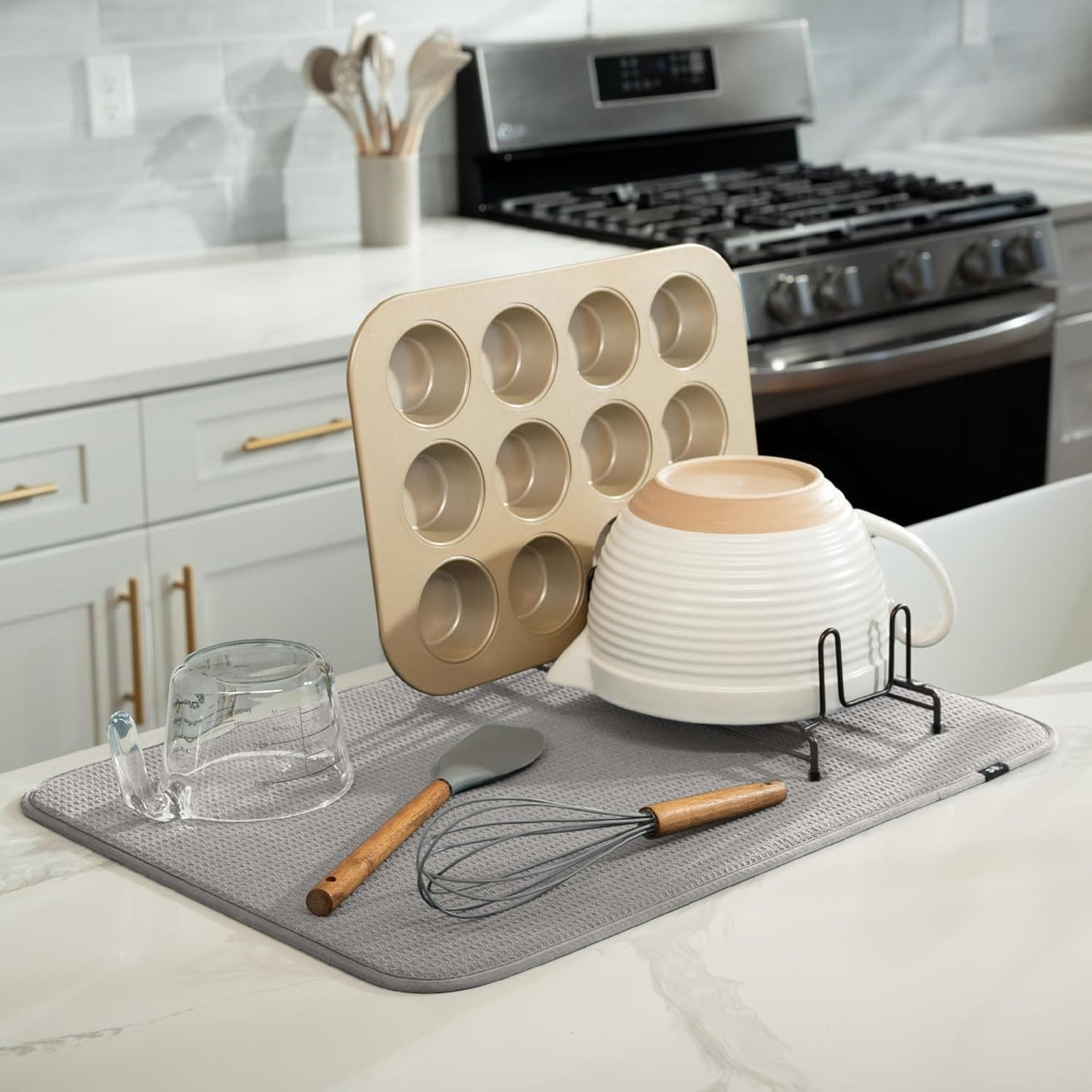 S&T INC. Dish Drying Mat XL, 18” x 24”, Absorbent Microfiber Kitchen Counter Mat, Dish Drying Pad for Dishes, Utensils, Pots and Pans, Extra Large, Grey