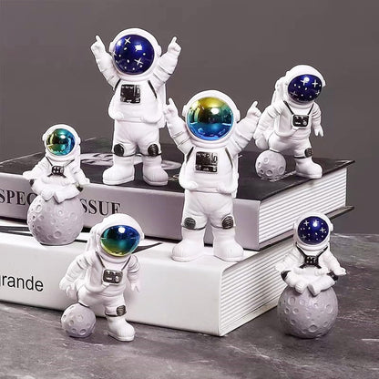 Gradient Astronaut Statues Set of 4, Spaceman Figurines Space Theme Party Nursery Home Office Decor