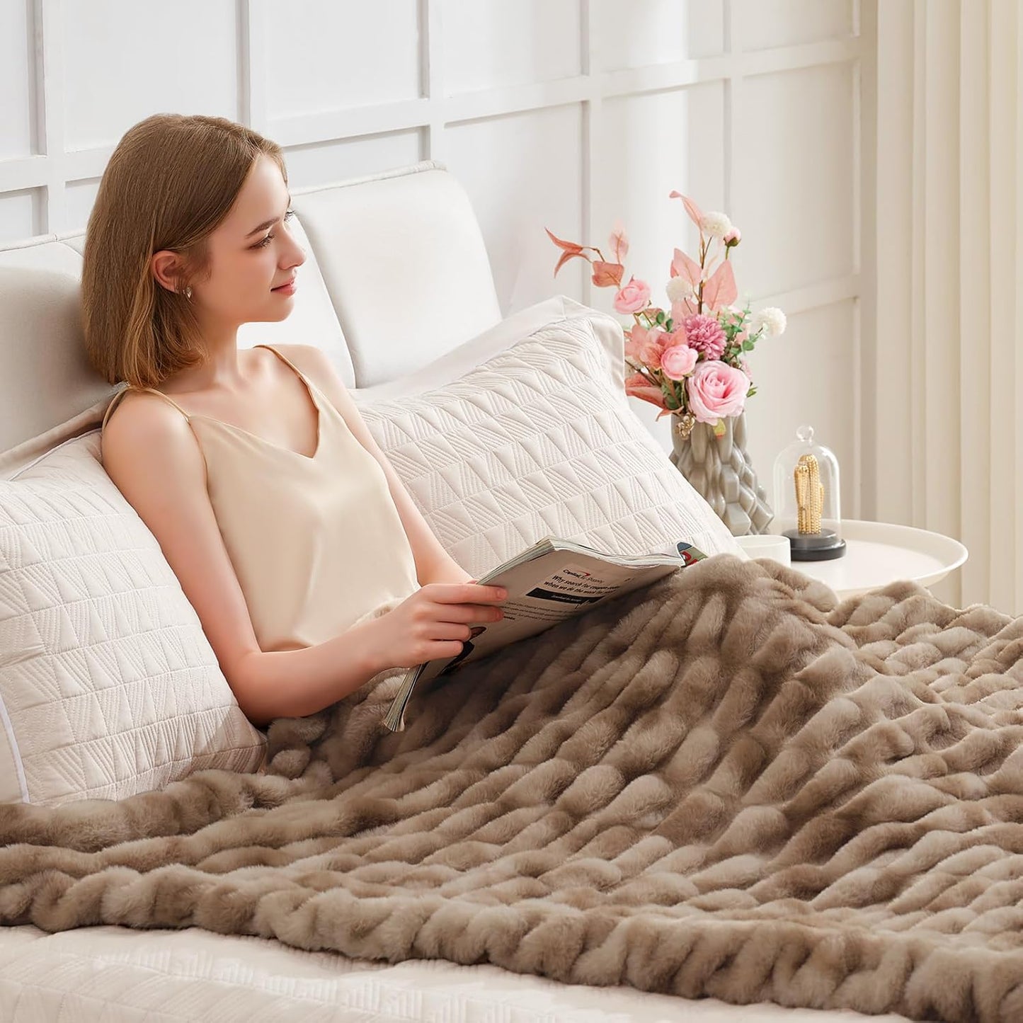 Ultra Soft Luxury Faux Fur Throw Blanket for Counch,Fuzzy Fluffy Plush Warm Cozy Elegant Wrinkled Blanket for Sofa Bedroom Living Room,（50"x60",Tie-dye Coffee）