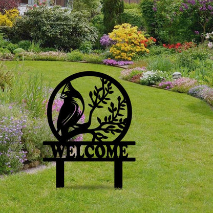 Personalized Name Garden Cardinal Metal Signs with Stake, Custom Family Name Yard Decor for Outdoor Outside, Cardinal Lawn Patio Stake Gardening Enthusiasts Grandmothers Gift