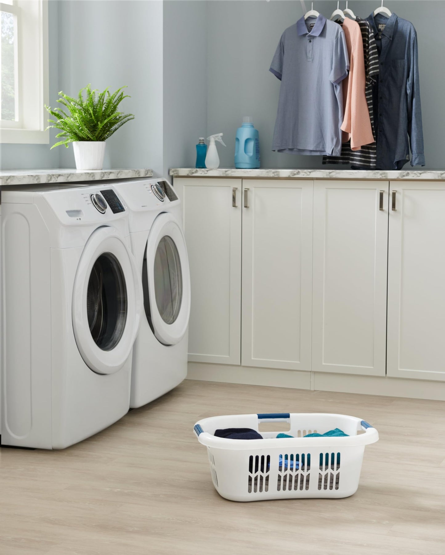Rubbermaid Large Hip-Hugger Laundry Basket/Hamper, 1.5-Bushel, White, Stackable Storage