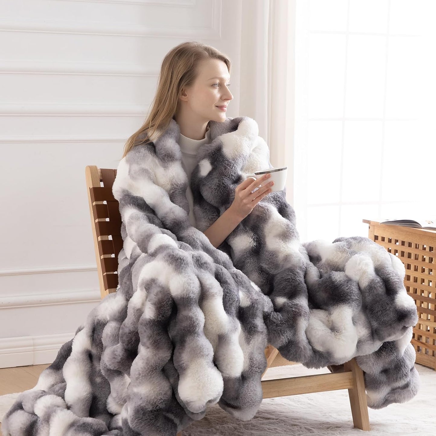 Cozy Faux Fur Throw Blanket for Couch-Warm Fuzzy Throw Blanket, Soft Plush Thick Bubble Blankets for Bedroom and Living Room, Furry Luxury Blanket, 50 x 60,Tie-Dye Grey