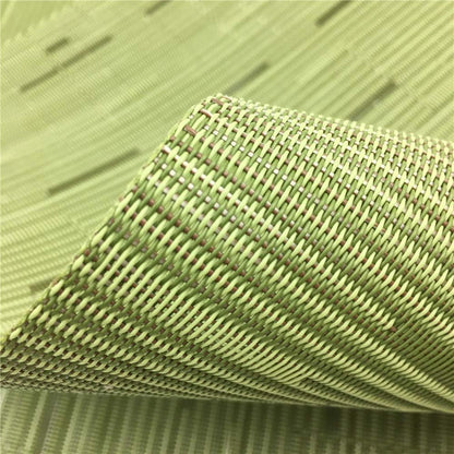 WAZAIGUR Placemats Set of 4 for Dining Table Heat-Resistant Washable Place Mats Woven Vinyl Kitchen Table Mats Easy to Clean,Green