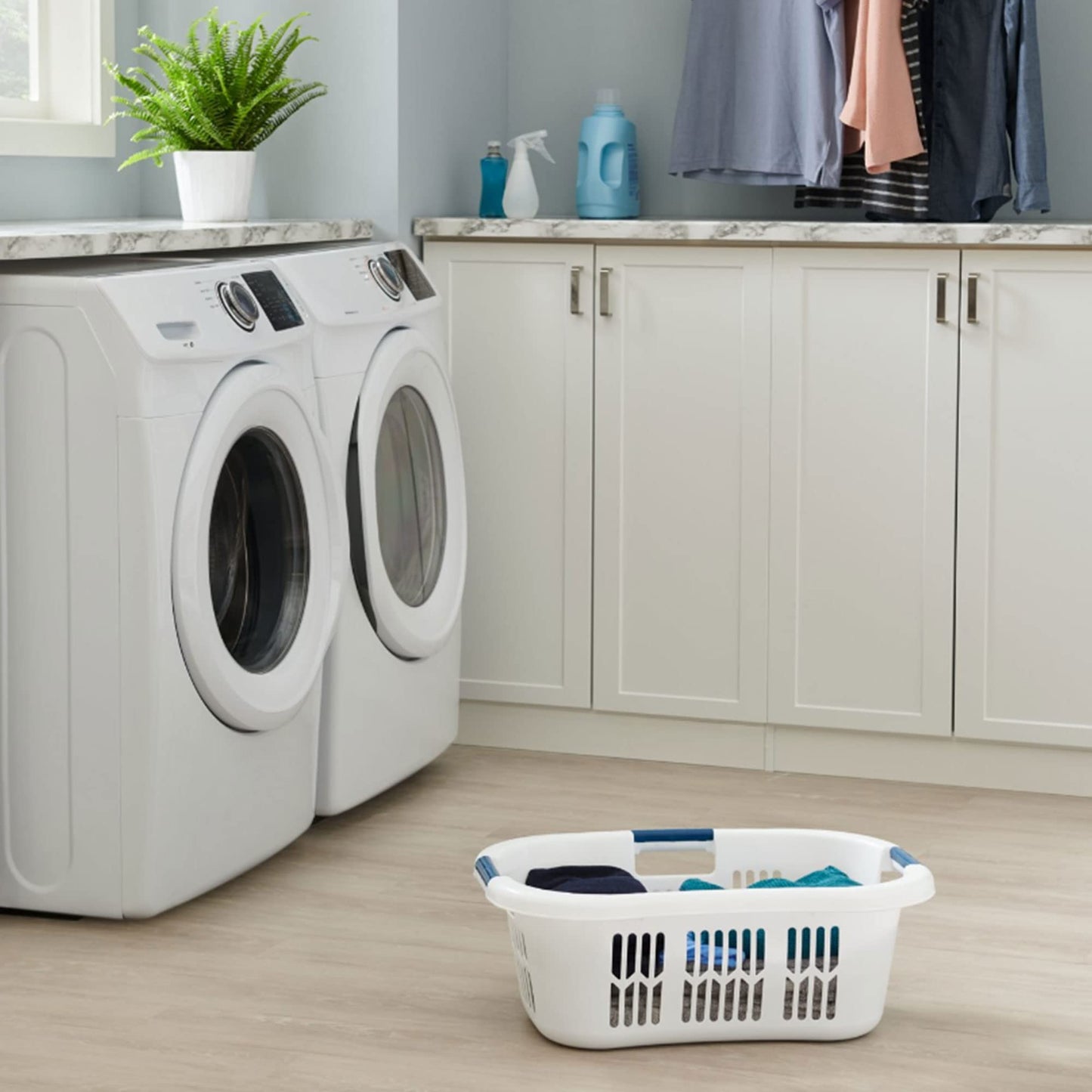 Rubbermaid Laundry Basket XL Hip-Hugger Basket 2.1-Bushel White Laundry