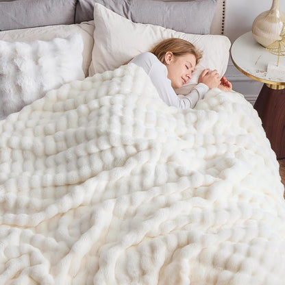 NEWCOSPLAY Faux Fur Queen Blanket Ivory Bubble Blanket Thick Warm Soft for Couch Sofa Bed 550GSM (Ivory, Queen(90"x90"))