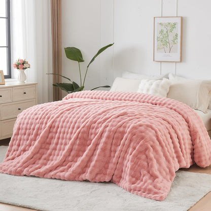 NEWCOSPLAY Faux Fur King Blanket Pink Bubble Blanket Thick Warm Soft for Couch Sofa Bed 550GSM (Pink, King(90"x110"))