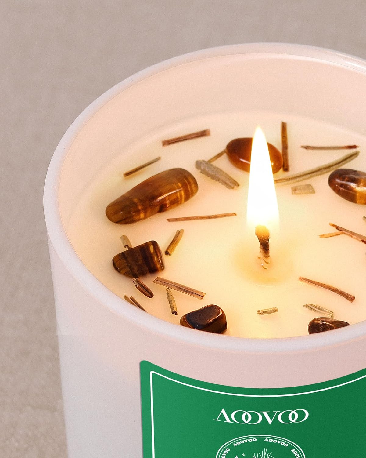 AOOVOO Cedar Scented Candles for Women - Aromatherapy Candle with Crystals Inside, 10oz Soy Candles for Home Scented, Birthday Gifts Candle for Women Mom