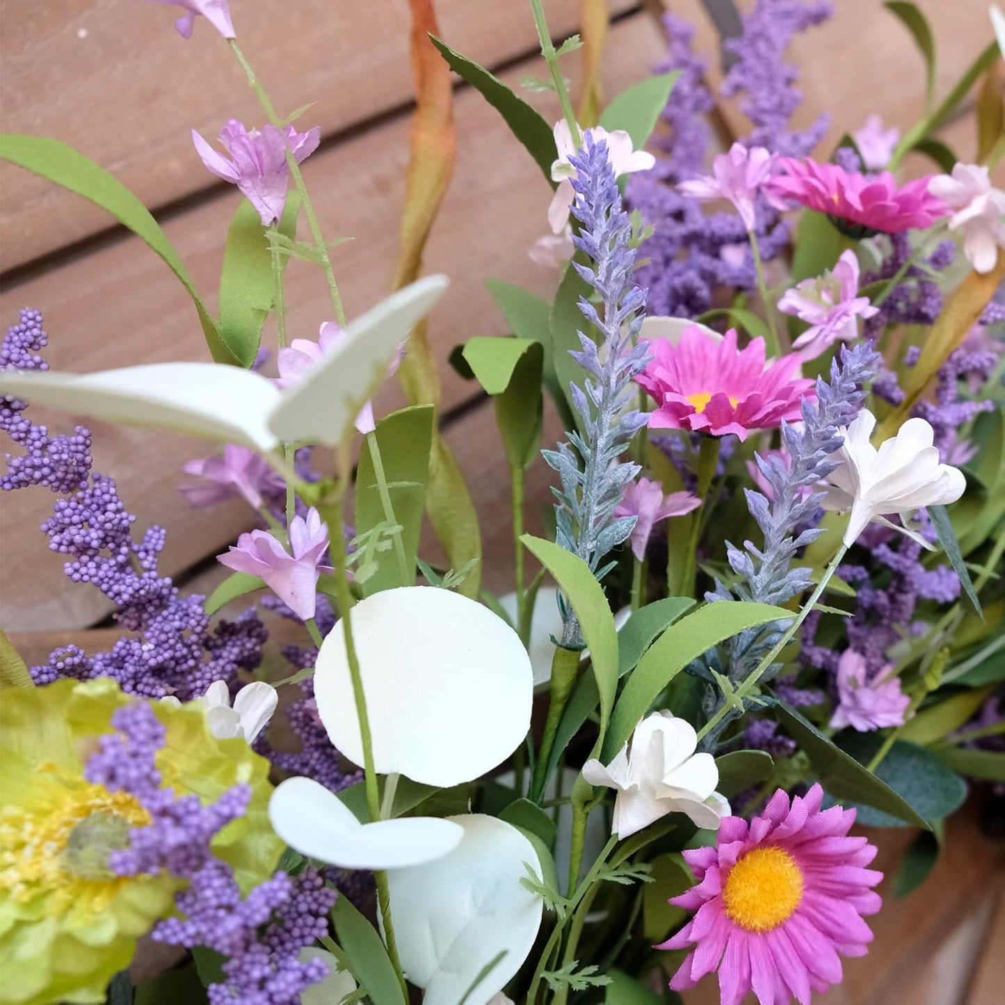 Idyllic 20 Inch Spring Summer Wild Flower Artificial Daisy Front Door Wreath, Everyday Greenery Eucalyptus Leaves for Indoor and Outdoor Use, Rustic Farmhouse Style Home Wreath Decor