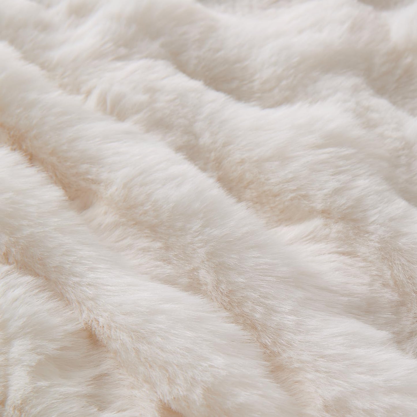 Lotus Karen Faux Fur Throw Blanket Cream White - Big Bubble Rabbit Fluff Blanket for Couch, Small Fluffy Fuzzy Cozy Blanket, Thick Furry Plush Shaggy Blankets, 50x60 Inches