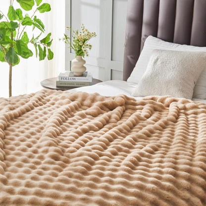 NEWCOSPLAY Faux Fur Twin Blanket Brown Bubble Blanket Thick Warm Soft for Couch Sofa Bed 550GSM (Brown, Twin(60"x80"))