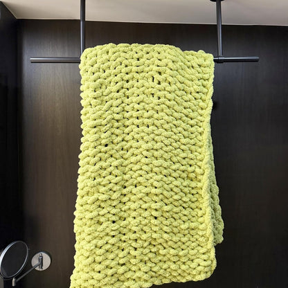 Chunky Knit Blanket Throw 40"x60", Chenille Throw Blankets, Handmade Warm & Cozy Blanket Couch Bed Home Decor, Soft Breathable Fleece Banket, Christmas for Couch Bed Sofa Best Gift (Green)