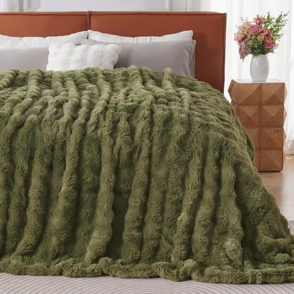 Lotus Karen Faux Fur Throw Blanket Dark Green - 800 GSM Bubble Rabbit Fluff Blanket for Couch Bed Sofa,Softest Fluffy Fuzzy Cozy Blanket,Thick Furry Plush Shaggy Warm Blankets for Women,90x90 Inches