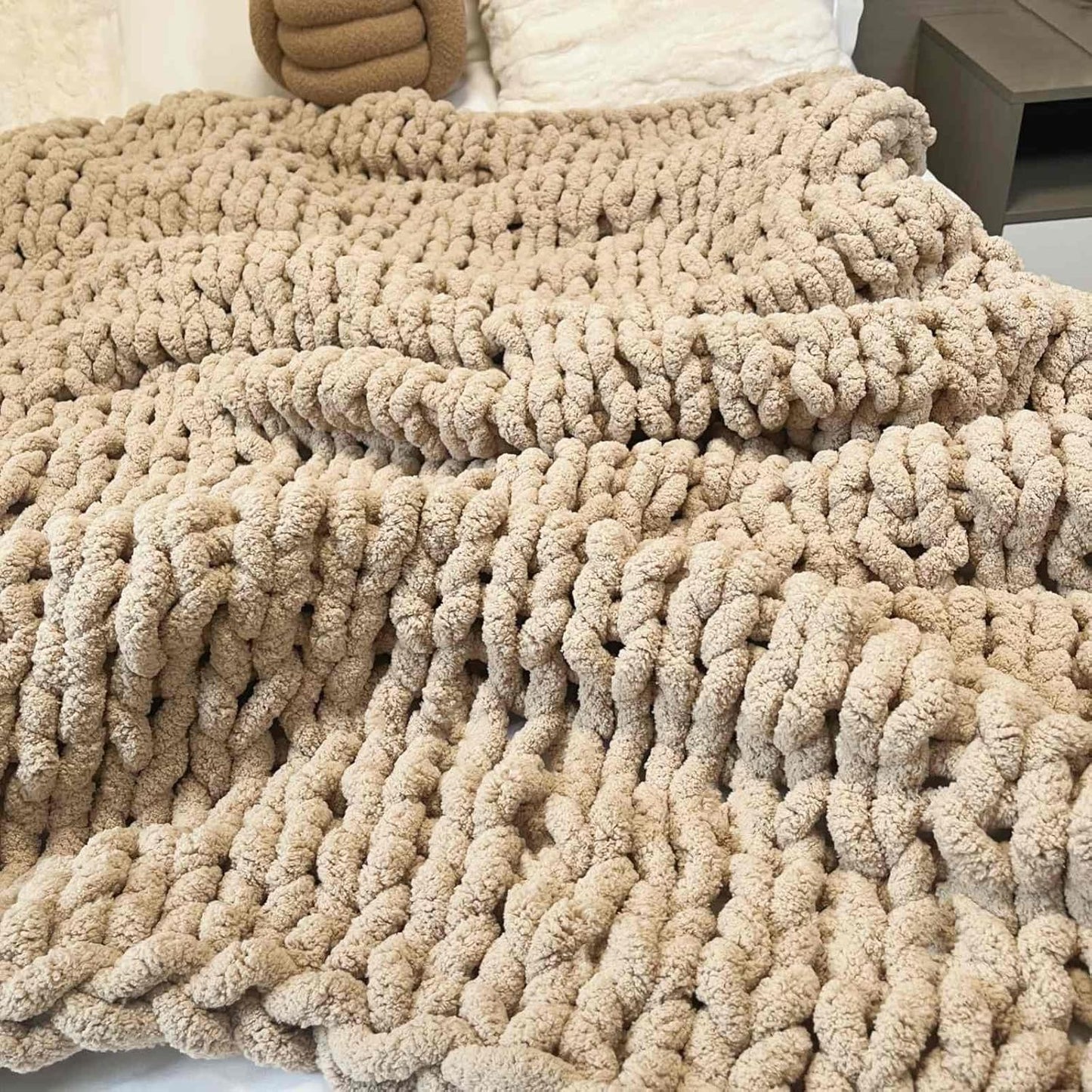 Chunky Knit Blanket Throw 48"x71", Chenille Throw Blankets, Handmade Warm & Cozy Blanket Couch Bed Home Decor, Soft Breathable Fleece Banket, Christmas for Couch Bed Sofa Best Gift (Tan)