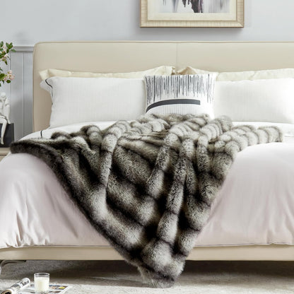 DREAMNINE Premium Luxury Fuzzy Animal Skin Faux Fur Throw Blanket 50" x 60", High-end Reversible Cozy Thick Wolf Fluffy Fox Blankets for Couch, Soft Warm Gray Bear Furry Blanket for Winter, Black Grey