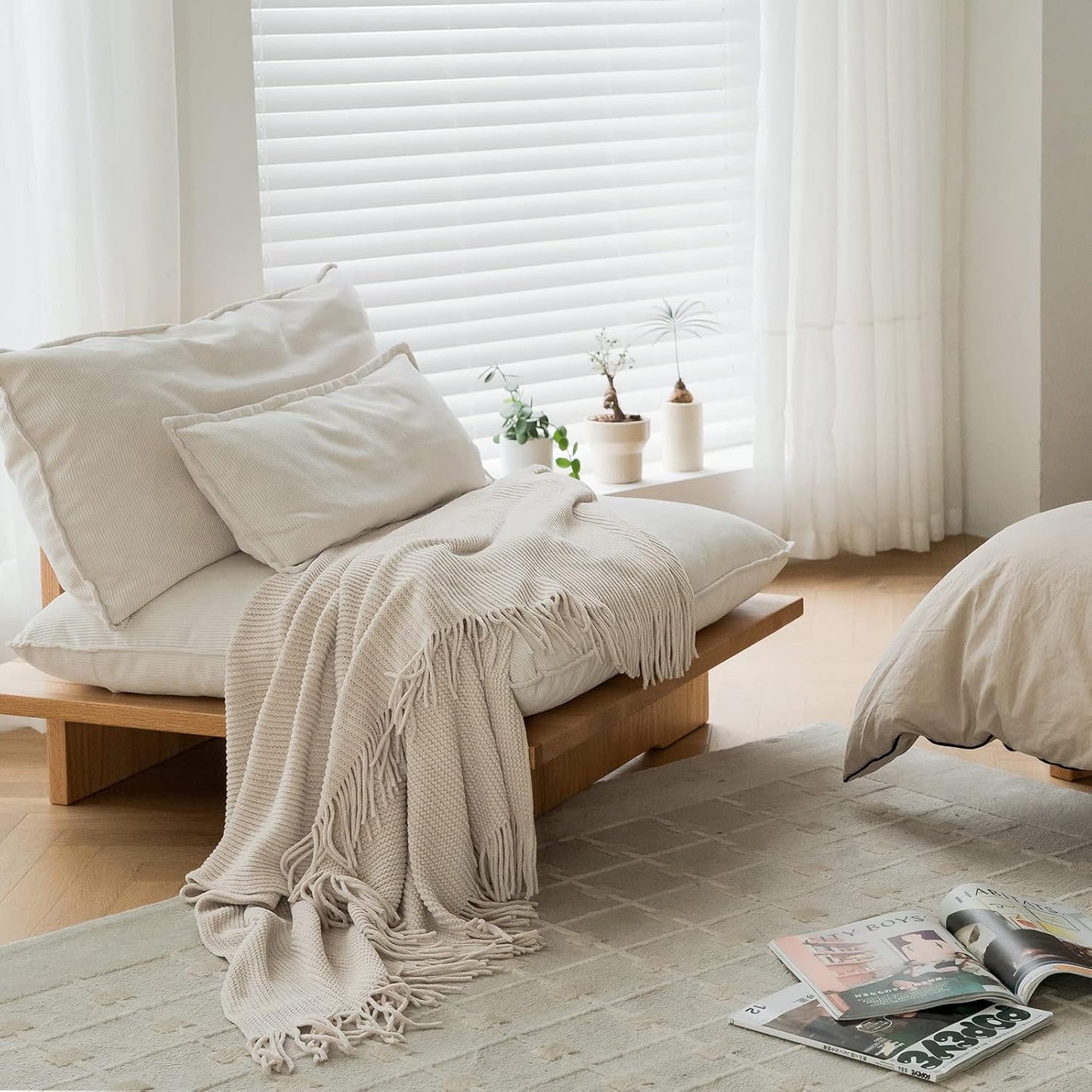 lifein Throw Blanket for Couch, Soft Boho Decor Bed Throw,Cozy White Chenille Knitted Small Farmhouse Lightweight Throw for Spring(White/Cream,50 * 60")