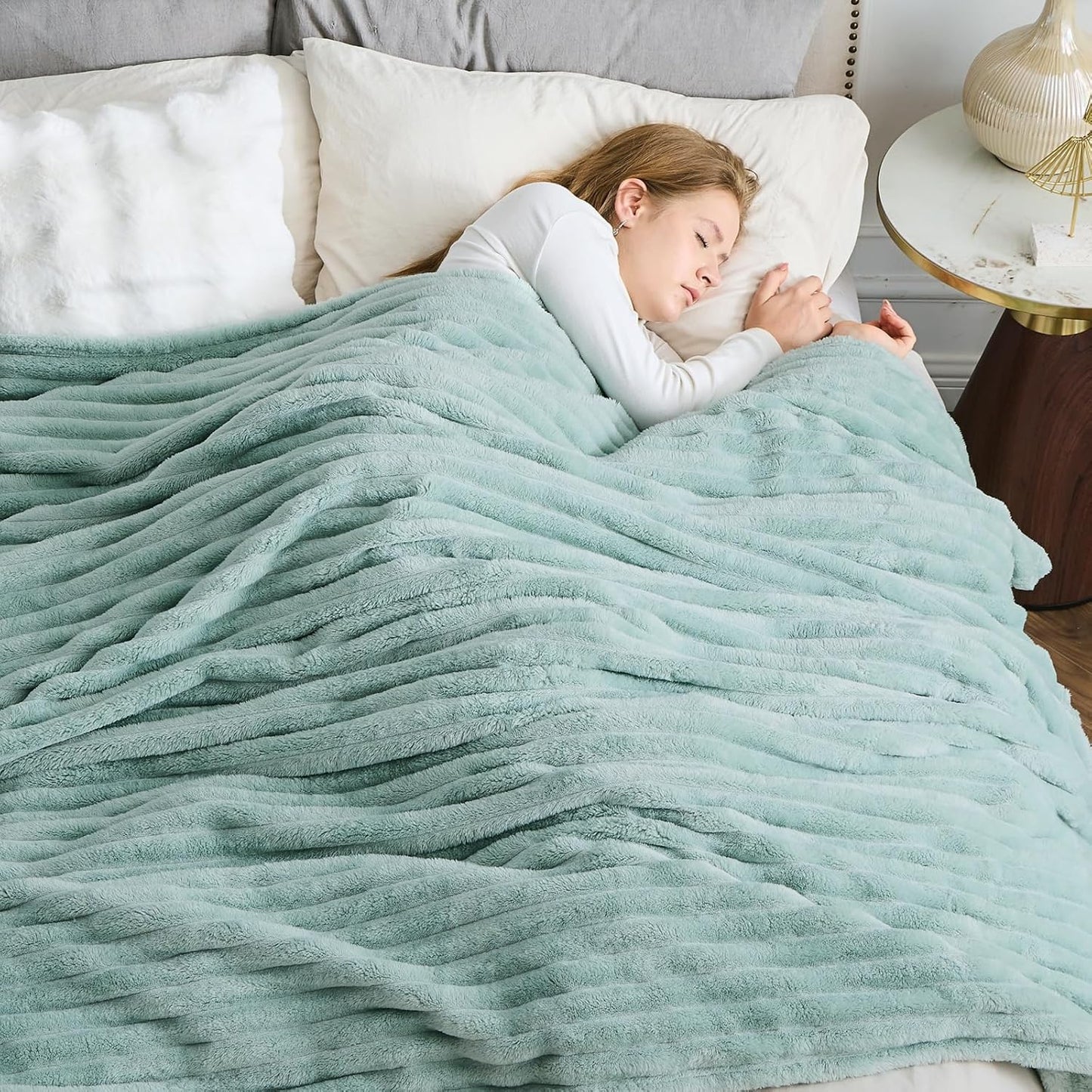 NEWCOSPLAY Super Soft King Blanket New Sage Green Premium Silky Flannel Fleece 3D Ribbed Jacquard Lightweight Bed Blanket All Season Use (New Sage Green Ribbed, King(90"x110"))