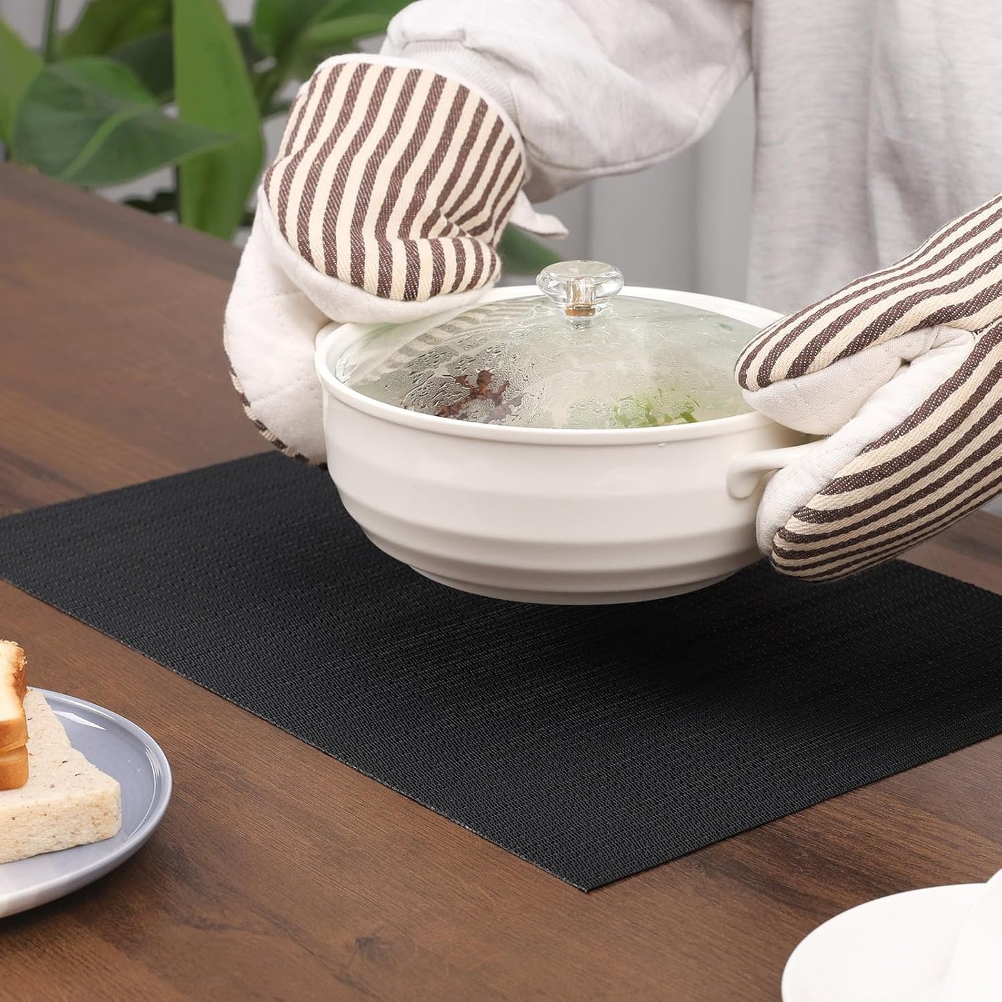 Myir JUN Placemats Set of 6, Vinyl Woven Placemats Place Mats Indoor Washable Table Mats Non-Slip Place mats for Dining Table (Black, Set of 6)