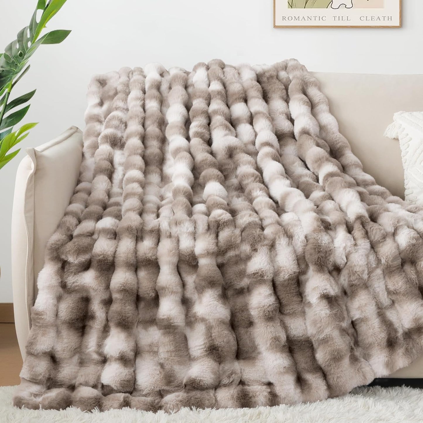 Touchat Luxury 1000GSM Faux Rabbit Fur Throw Blanket, Super Heavy Warm Cozy Brown Blankets for Couch Bed Sofa, Ruched Plush Fuzzy Elegant Soft Reversible Mink Blanket for Living Room Bedroom