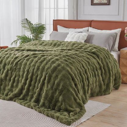 Lotus Karen Faux Fur Blanket Dark Green - Big Bubble Rabbit Fluff King Blankets for The Bed,Softest Fluffy Fuzzy Cozy Blanket,Thick Furry Plush Shaggy Warm Blankets for Women,108x90 Inches