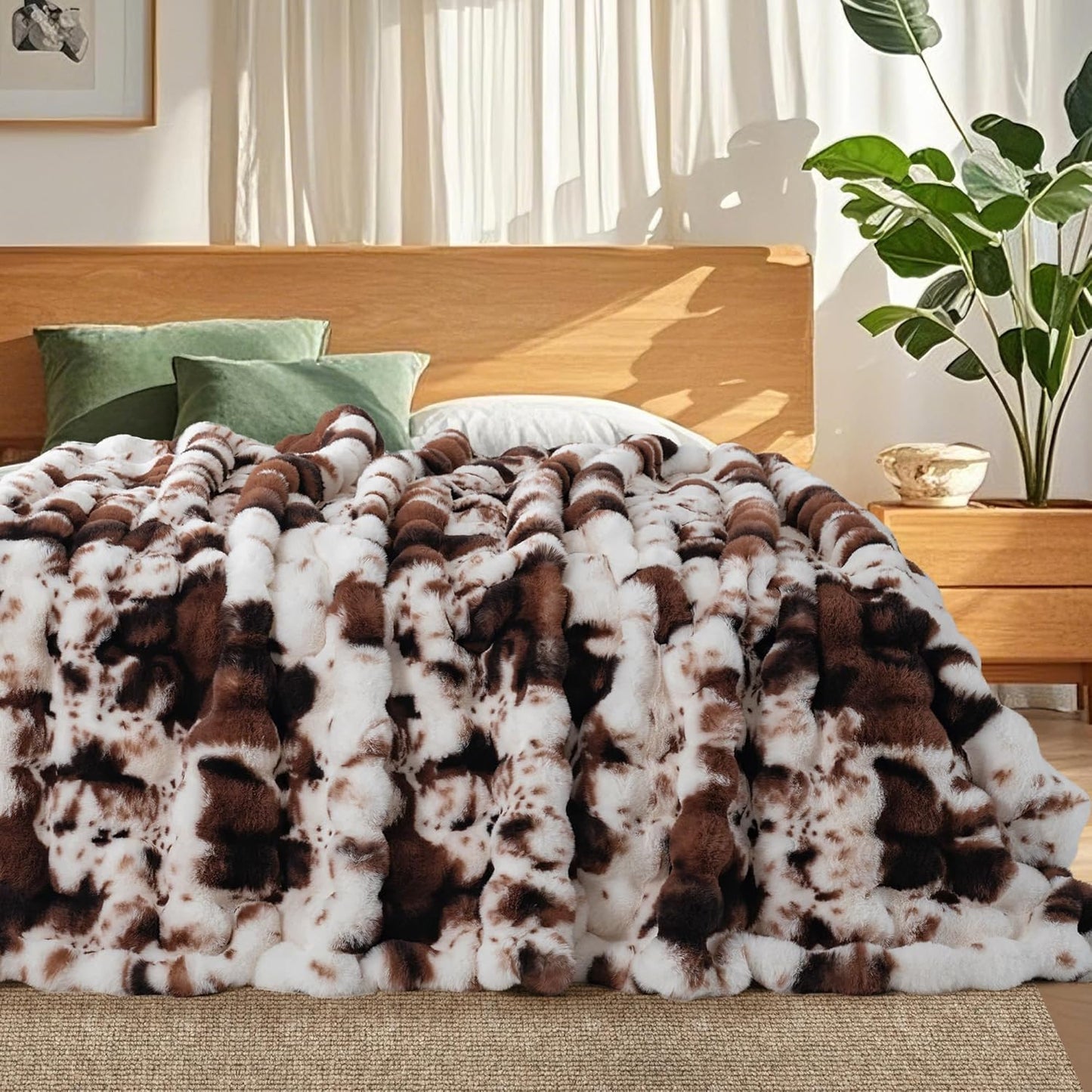Touchat Cow Print Blanket for Couch, Faux Fur Throw Blanket, Super Heavy Warm Cozy Blankets for Bed Sofa, Bubble Plush Fuzzy Soft Mink Blanket for Living Room Bedroom, Cow Brown