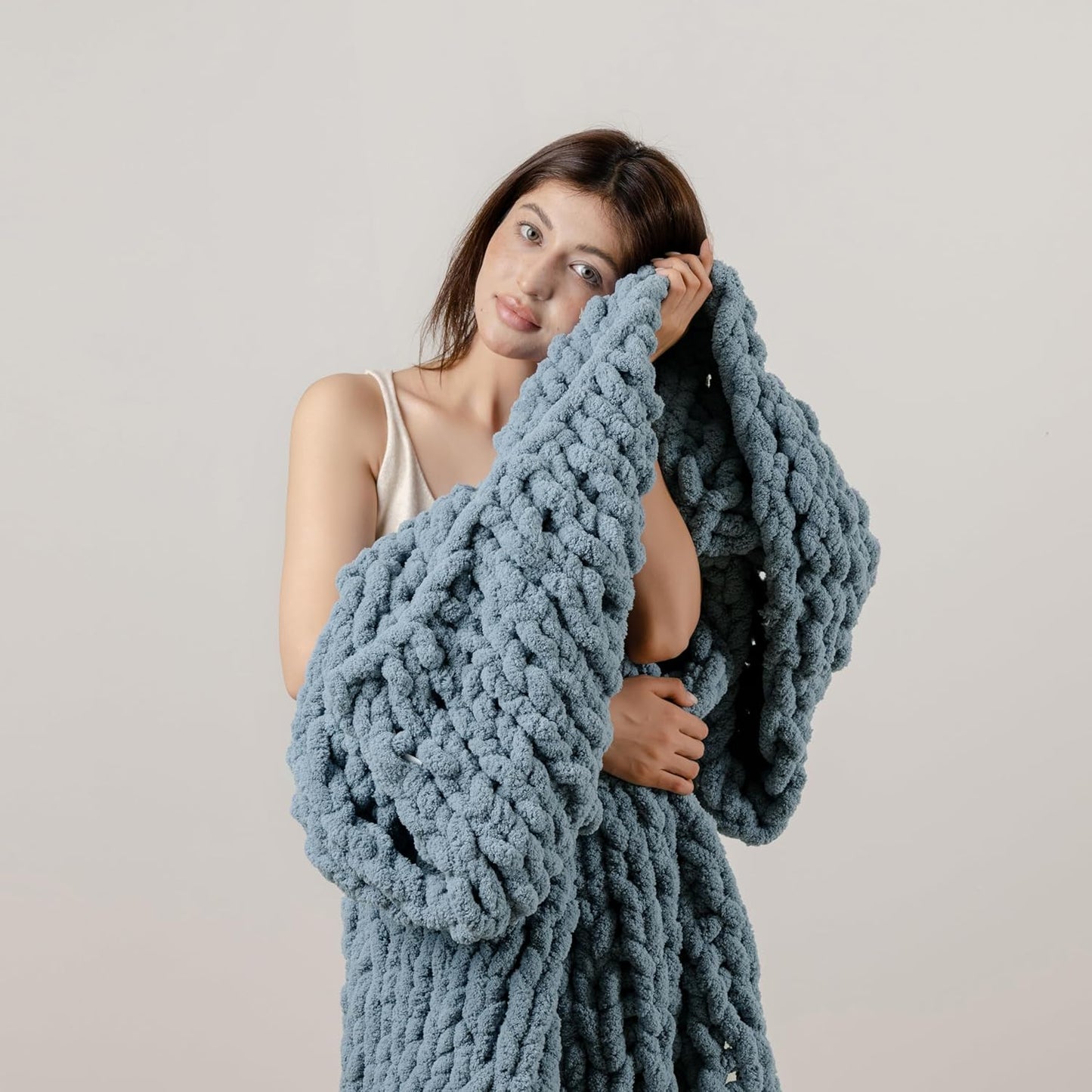 WESHIONGOO Chunky Knit Blanket Throw 50"×60" Knitted Throw Blankets for Couch Bed Fluffy Soft Blanket with Jumbo Chenille Yarn Thick 100% Handmade(Dusty Blue)