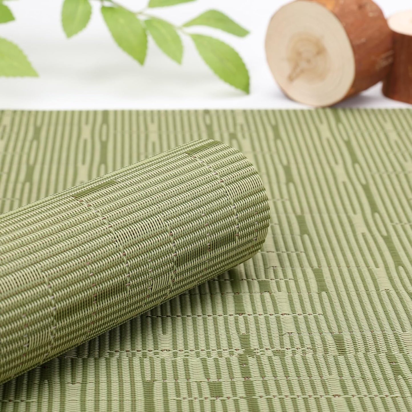 Myir JUN Placemats Set of 8, Vinyl Woven Placemats Place Mats Indoor Set of 8 Washable Table Mats Non-Slip Place mats for Dining Table (Green, Set of 8)