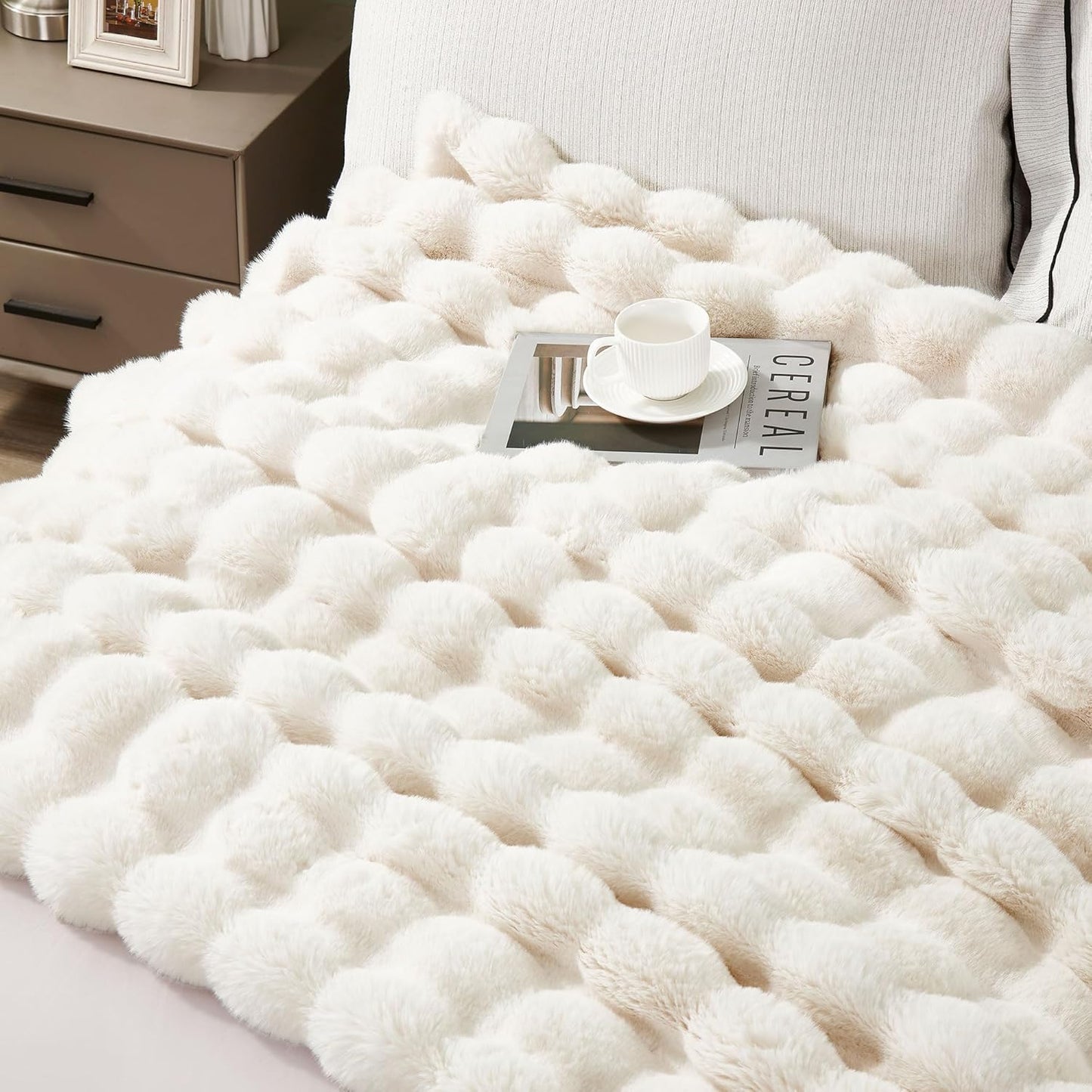 DREAMNINE Large Soft Thick Fuzzy Bubble Faux Rabbit Fur Blanket Full Size 70" x 80",Double Sided Comfy Plush Warm Shaggy Fluffy Blankets,Luxury Big Cozy Cute Textured Furry Blanket for Bed,Cream White