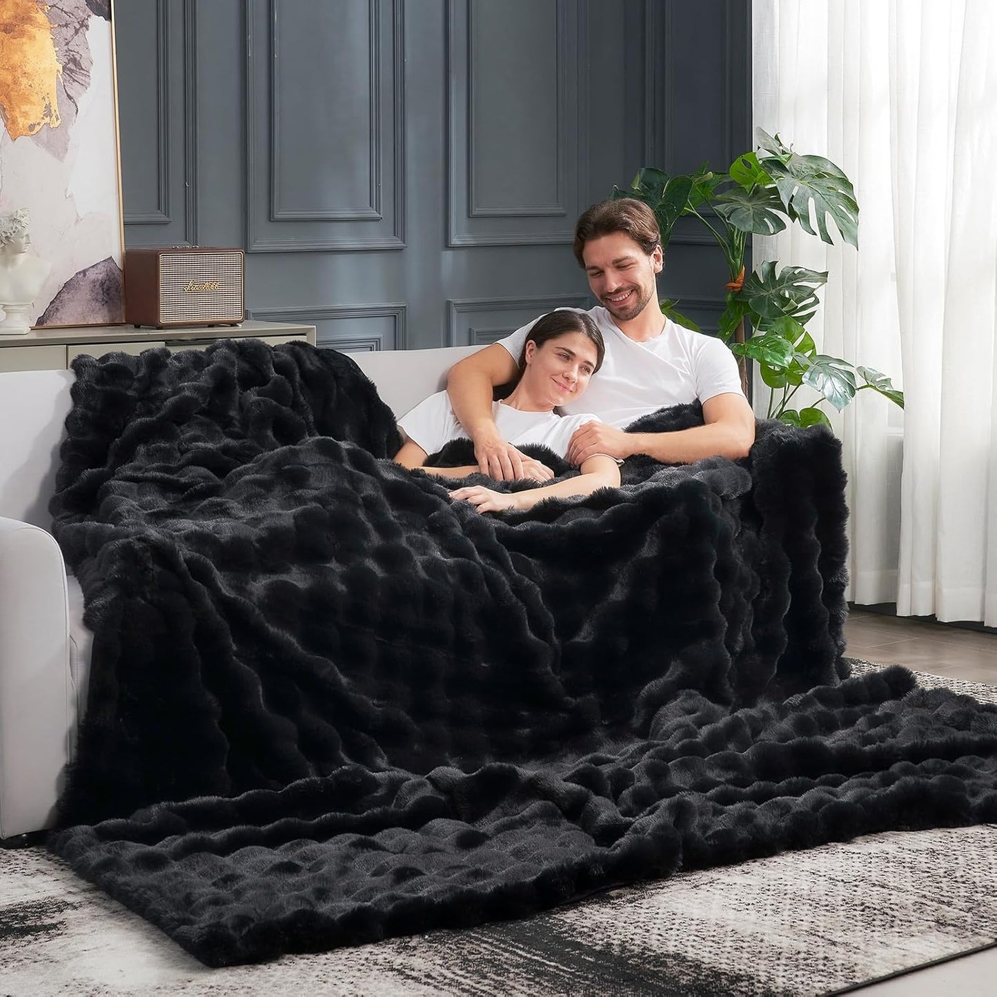 Cozy Bliss Faux Fur Throw Blanket for Couch, Fuzzy Soft Plush Thick Bubble Blanket for Sofa Bedroom Living Room, 90 * 90 Inches Black