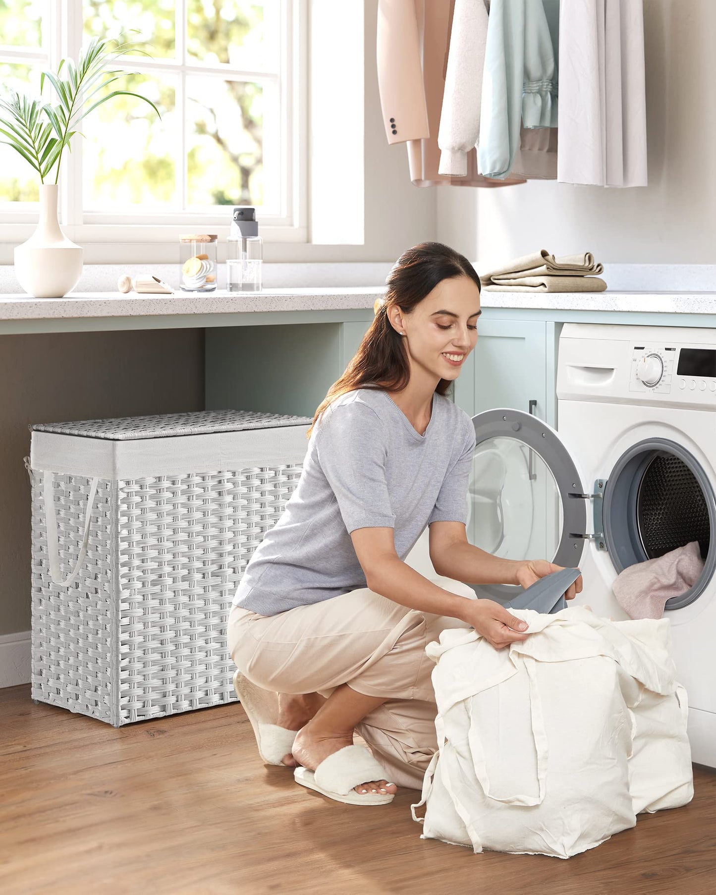 SONGMICS Laundry Hamper with Lid, 110L Wicker Laundry Basket