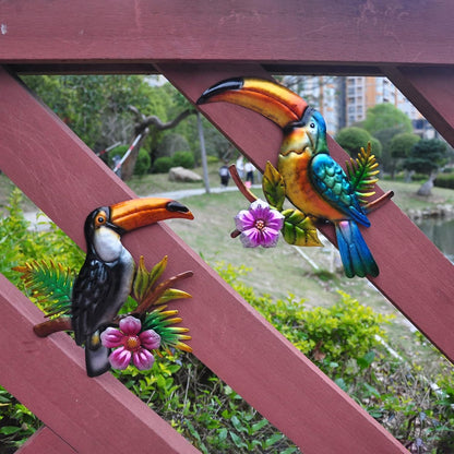 Metal Bird Wall Decor Toucan Tropical Outdoor Wall Art Suitable for Indoor and Outdoor Garden Fence Patio Decor.