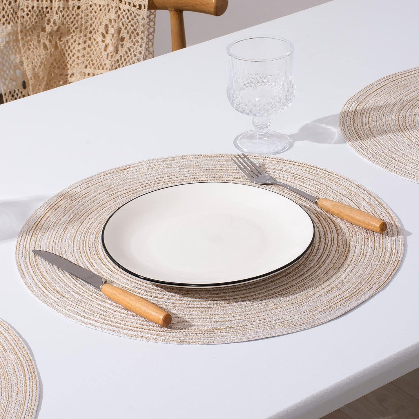 AHHFSMEI Round Braided Placemats Set of 8 Round Table Mats for Dining Tables Natural Woven Heat Resistant Place mats 15 Inch(Beige,8)