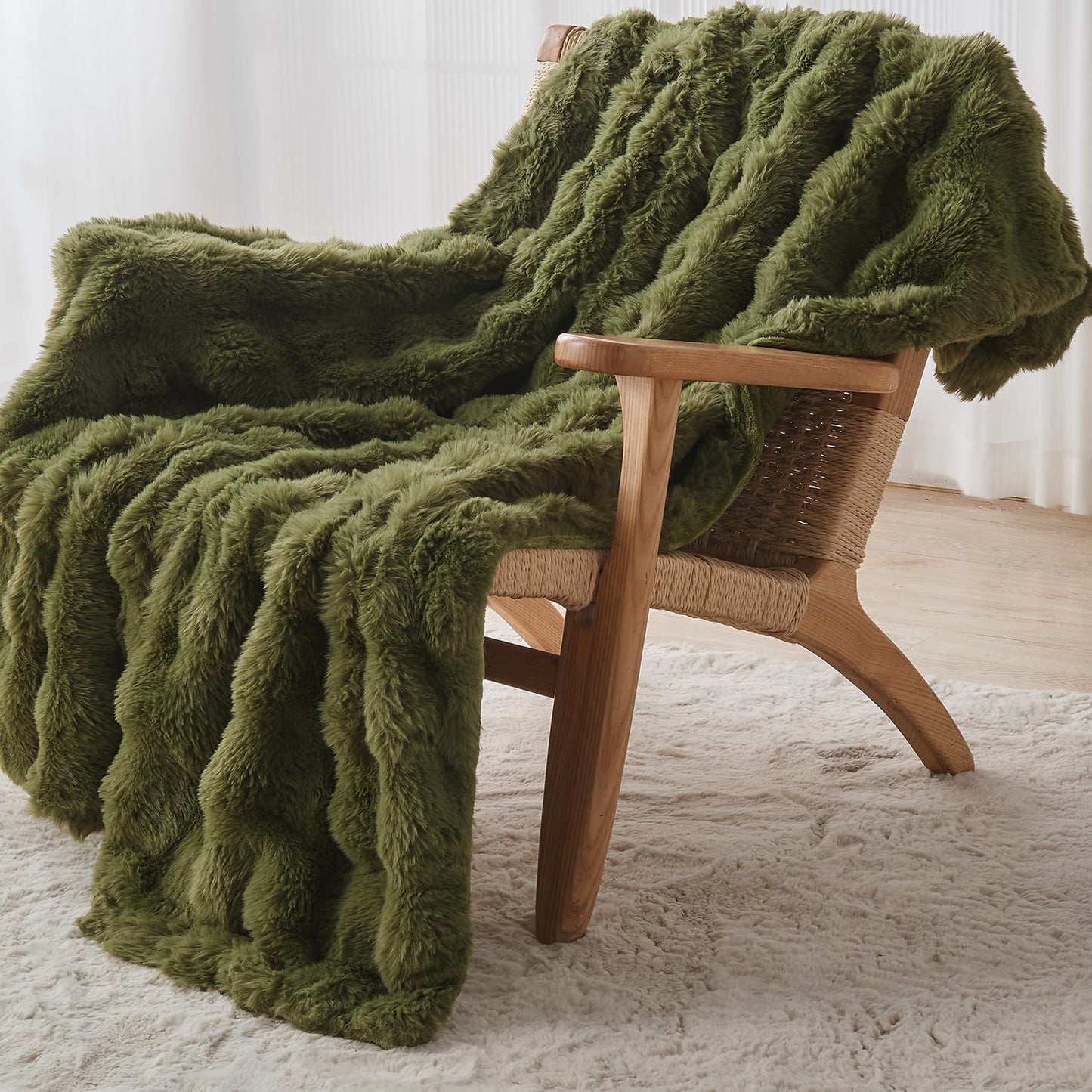 Lotus Karen Faux Fur Throw Blanket Dark Green - 800 GSM Bubble Rabbit Fluff Blanket for Couch Bed Sofa,Softest Fluffy Fuzzy Cozy Blanket,Thick Furry Plush Shaggy Warm Blankets for Women,50x60 Inches