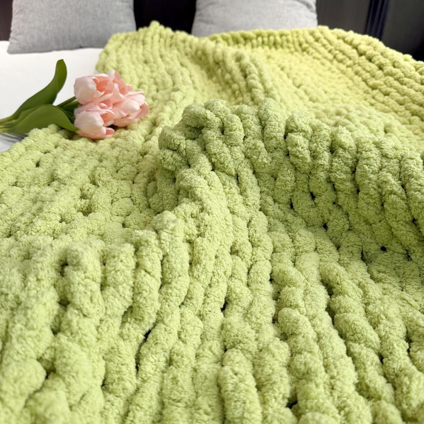 Chunky Knit Blanket Throw 40"×40", Chenille Throw Blankets, Handmade Warm & Cozy Blanket Couch Bed Home Decor, Soft Breathable Fleece Banket, Christmas for Couch Bed Sofa Best Gift (Green)