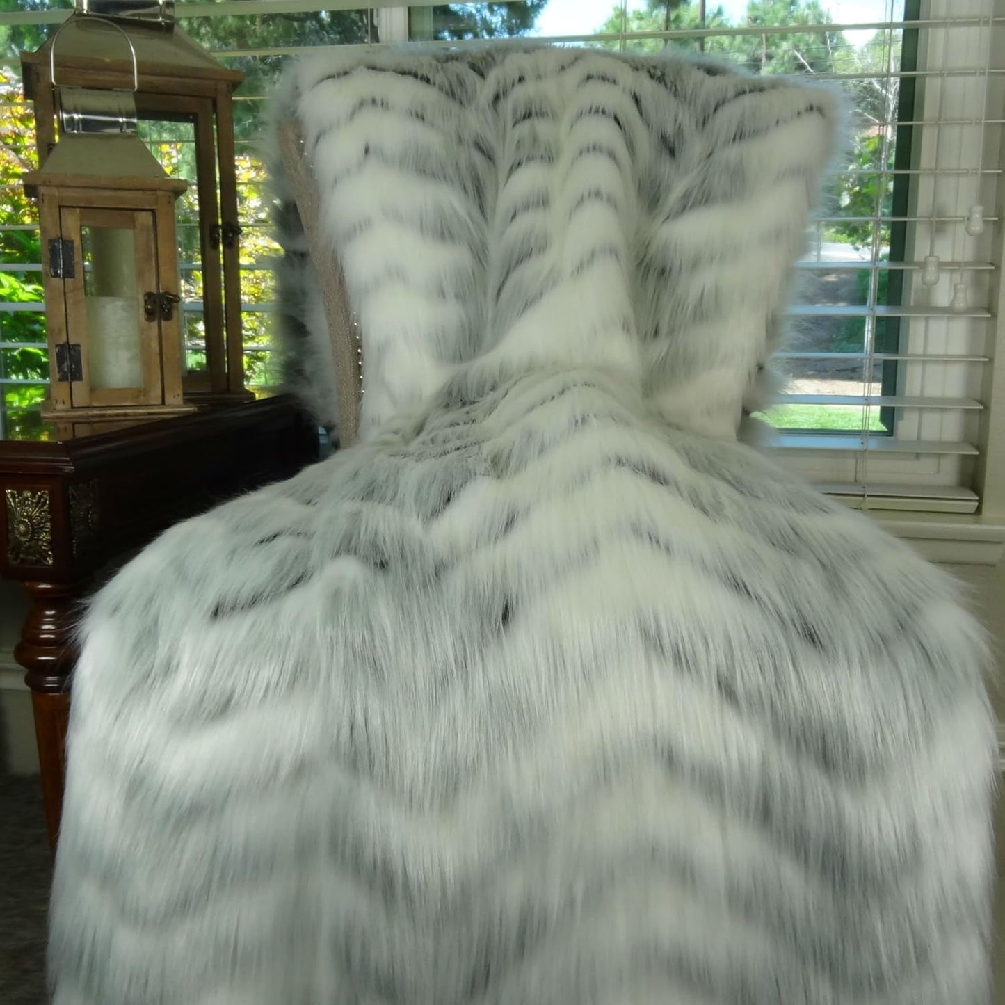 White Fox Faux Fur Throw Blanket & Bedspread - White Gray Fox Fur Throw - Luxury Fox Faux Fur - Soft Faux Fur Blanket, Made in US, 16483