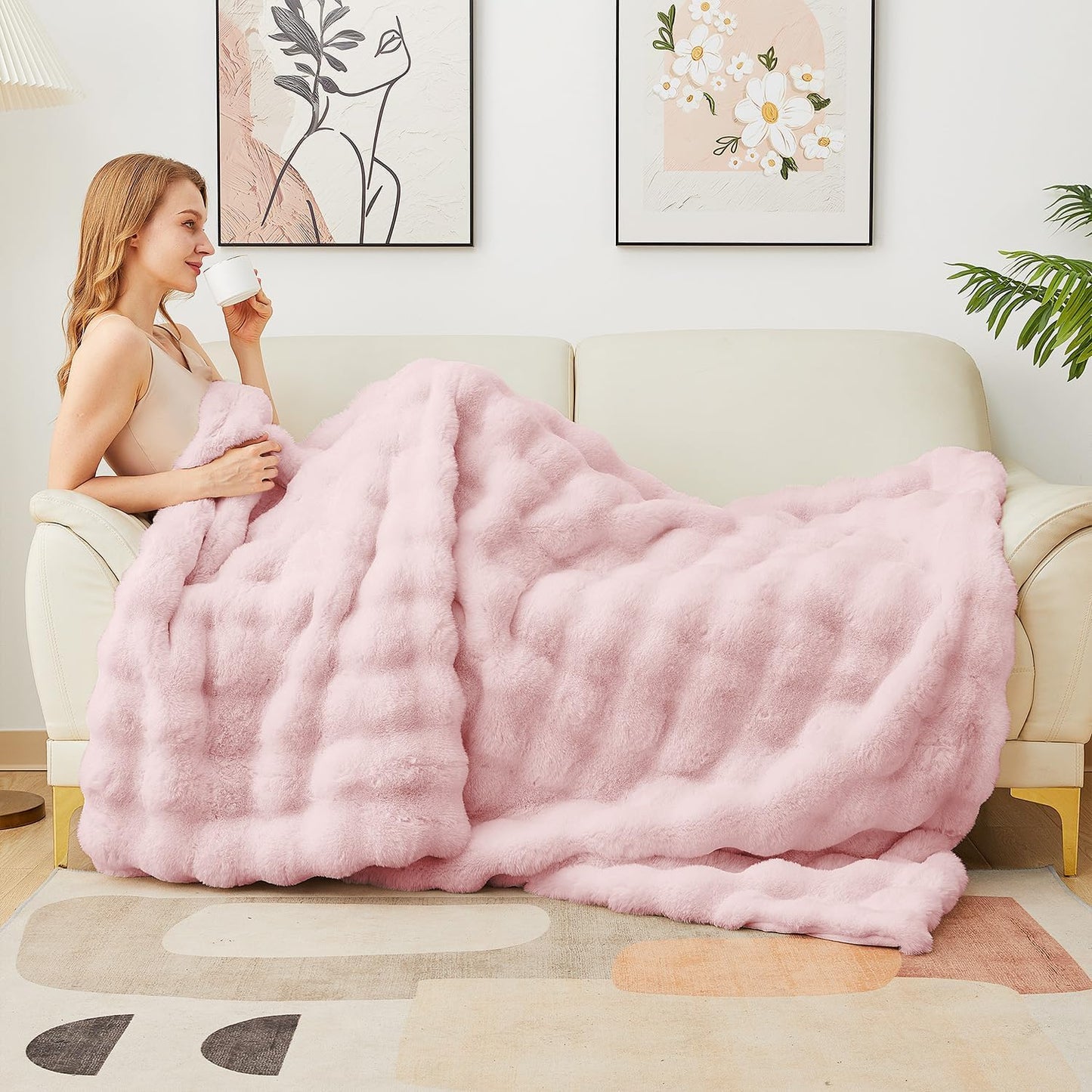 Latepis Pink Faux Fur Throw Blanket for Couch Bubble Cute Soft Warm Comforter Thick Furry Blanket for Sofa Bedroom Cozy Blankets for Women Gift Luxury Blanket for All Seasons 50''x60'', 860gsm