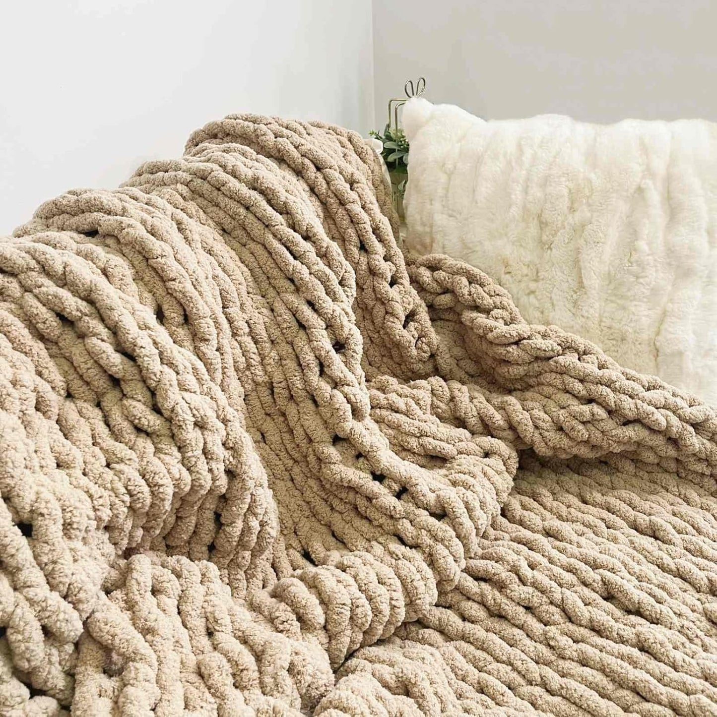 Chunky Knit Blanket Throw 48"x71", Chenille Throw Blankets, Handmade Warm & Cozy Blanket Couch Bed Home Decor, Soft Breathable Fleece Banket, Christmas for Couch Bed Sofa Best Gift (Tan)
