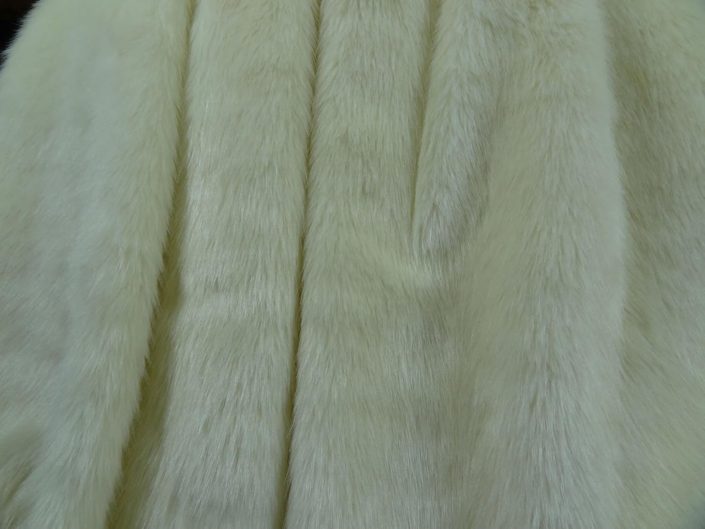 Arctic Fox Faux Fur Throw Blanket & Bedspread - Arctic Creamy White Arctic Faux Fur - Luxury Soft Faux Fox Fur - Heavy Throw, Made in USA, 16414