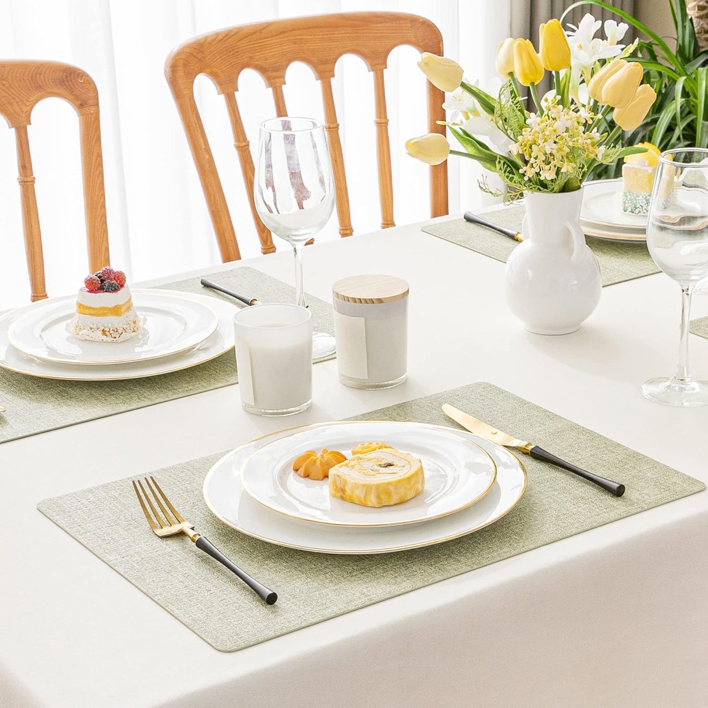 Romanstile Vinyl Placemats Set of 4-12 X 18 Inch - Heat Resistant Place Mats 100% Waterproof Oilproof Wipeable Reversible Faux Leather Table Mats for Kitchen/Dining/Party/Outdoor, Grass Green