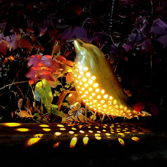 Solar Birds Lights Metal Outdoor Decor,Hanging Wall Decorations Outside Yard Art Garden,Waterproof Lanterns for Patio,Porch,Backyard,Fence,Gifts for Women,Mom