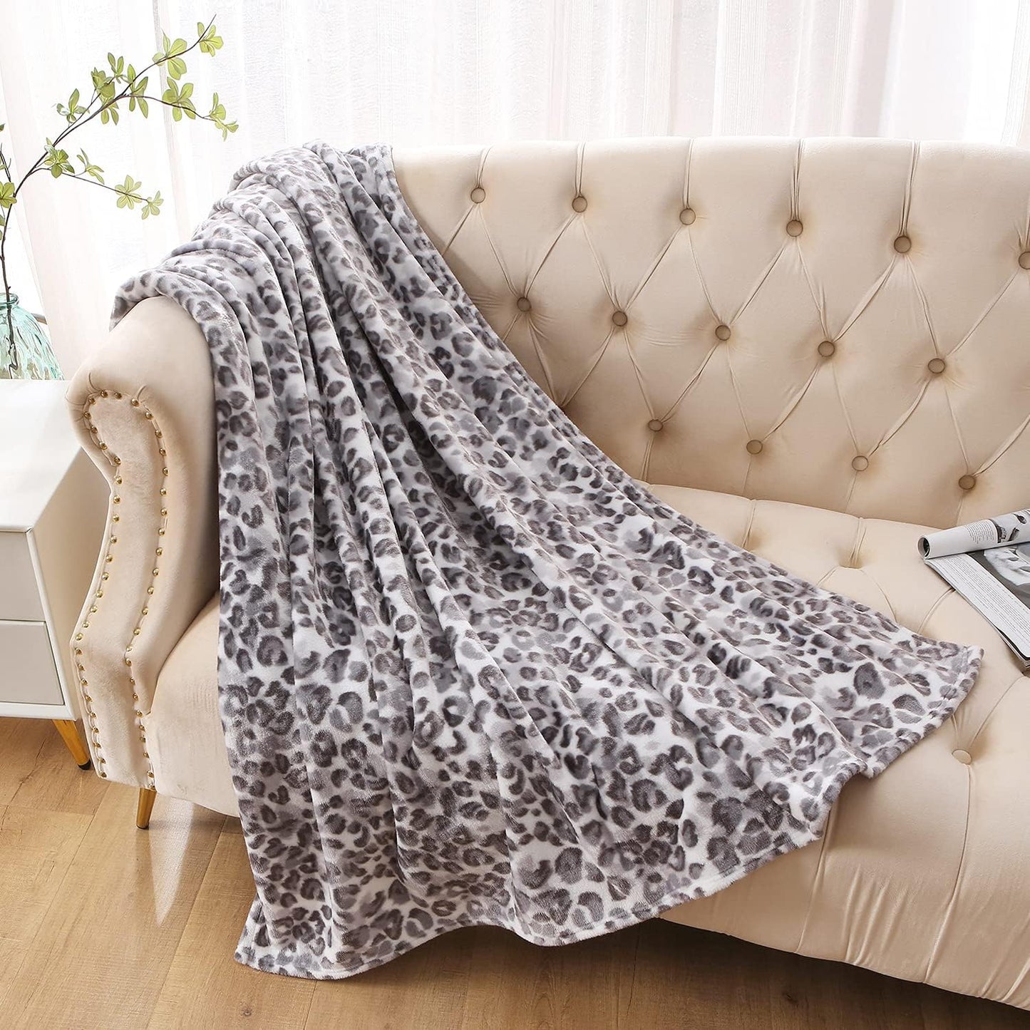 MERRYLIFE Cheetah Throw Blanket for Couch | Soft Decorative Ultra-Plush Colorful| Throw Size Travel Blanket Plush|(50" 60", Snow Leopard)