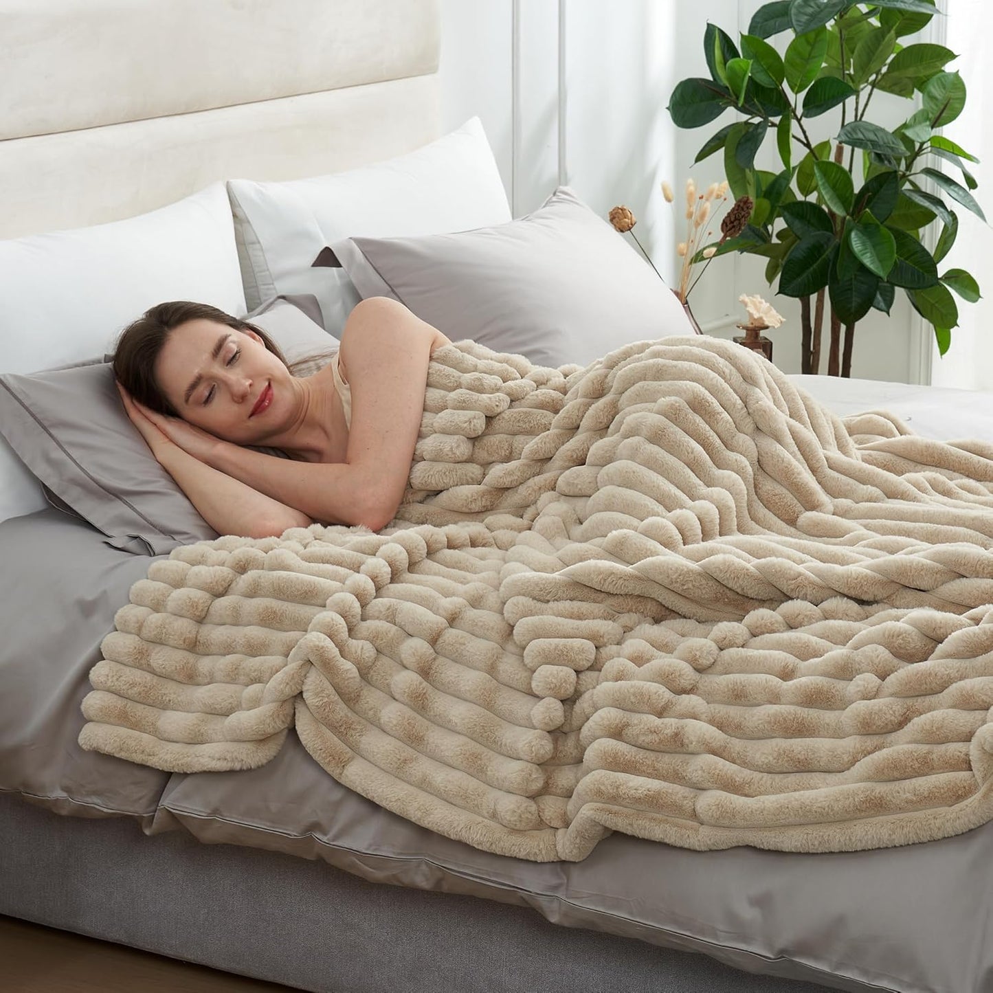 Amélie Home Faux Fur Throw Blanket for Couch, Cozy Fuzzy Fluffy Fur Luxurious Soft Striped Plush Gift Blankets for Family Sofa Chair Bed Living Room Bedroom, 60"x80", Beige