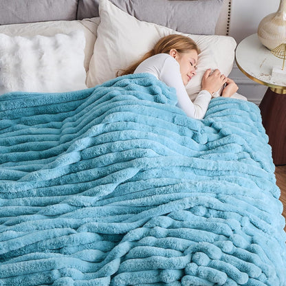NEWCOSPLAY Faux Fur Twin Blanket Blue 3D Ribbed Plush Thick Warm Blanket for Couch Sofa Bed 850GSM (Blue Ribbed, Twin(60"x80"))