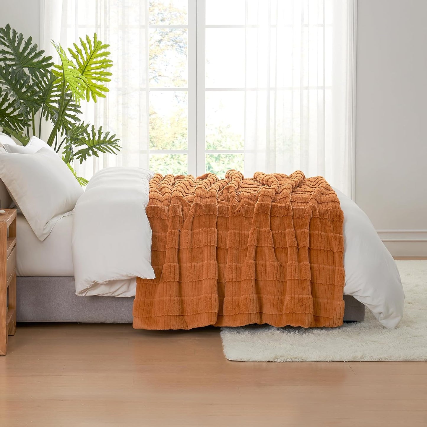 Amélie Home Luxury Striped Faux Fur Throw Blanket for Couch, Embossed Split Fur Cozy Fuzzy Fluffy Luxurious Soft Plush Sofa Chair Bed Gift Blankets for Women Men Wife Friend, 55"x70", Brown