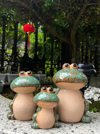 Frog Garden Decor Set of 3,Funny Cute Ceramic Frog Garden Statues Yard Decoration Outdoor Holiday Decorations,Ideal Ornament for Outside Pond Pool Patio Front Porch Backyard (Green)